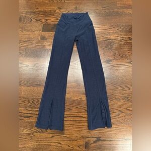 Beyond Yoga space dye navy split flare leggings - size small